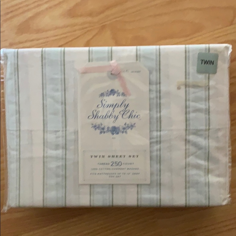 NWT simply a happy chic sheet set